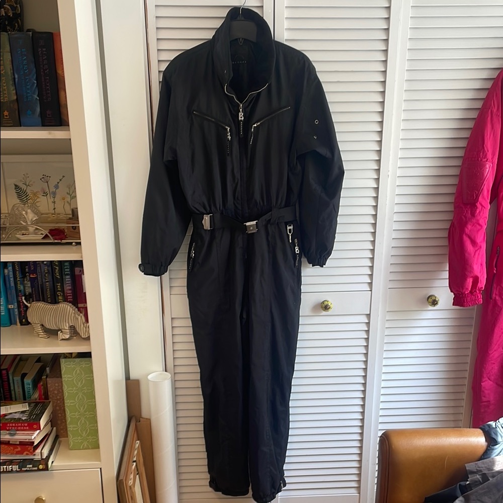 Bogner full body women’s snowsuit Black. Size 12.  Full body system.  Authentic